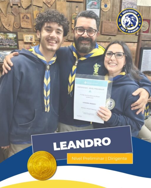 Ontem vivemos um momento muito bacana no conselho de chefes do Grupo Escoteiro Leões de Blumenau. O Leandrinho, que cuida com tanta dedicação do nosso setor financeiro, recebeu o seu certificado de nível preliminar.
Quem fez a entrega foi o Thiago Paiva, que acompanhou todo esse processo de perto como APF. Foi impossível não sentir orgulho, tomando conta da família do Leandrinho e de todos nós aqui do GELB. É bom demais ver quem faz o grupo acontecer conquistando novos passos e aprendendo sempre mais.
Parabéns pela conquista, Leandrinho!
#EscoteirosDoBrasil #LeoesDeBlumenau #Escotismo #OrgulhoEscoteiro #gelb